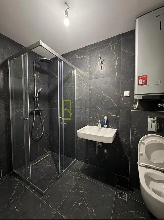 Izdavanje, dvosoban stan, 64m², Tološka šuma, Podgorica