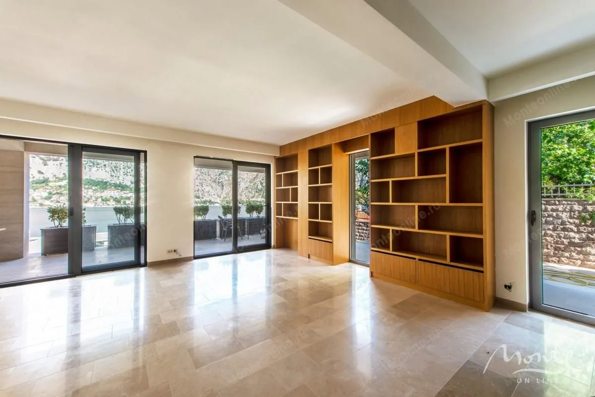 Prodaja, dvosoban stan, 174m², Muo, Kotor