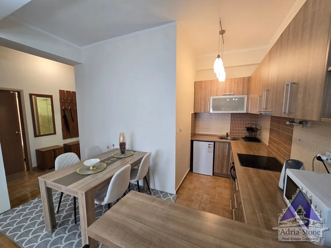 Prodaja, dvosoban stan, 64m², Podmaine, Budva
