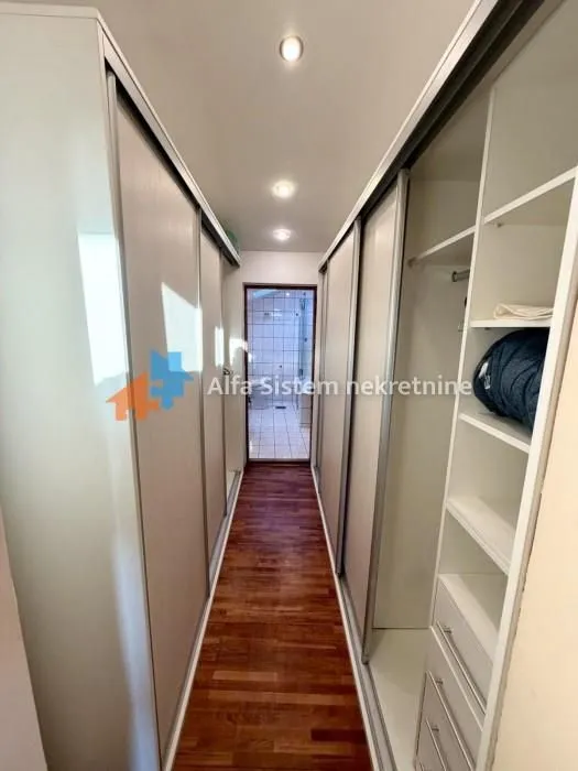 Izdavanje, stan, 200m², Stari Grad, Beograd