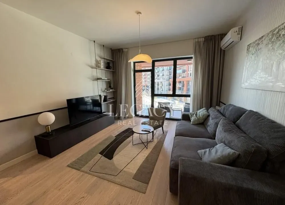 Izdavanje, trosoban stan, 79m², Savski Venac, Beograd