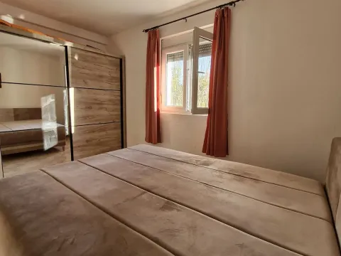 Izdavanje, dvosoban stan, 60m², Polje, Bar - image 10