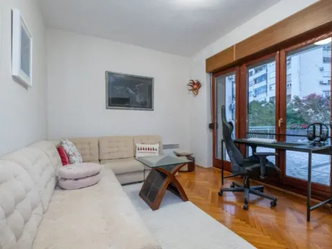 Izdavanje, stan, 145m², Momišići, Podgorica - image 12