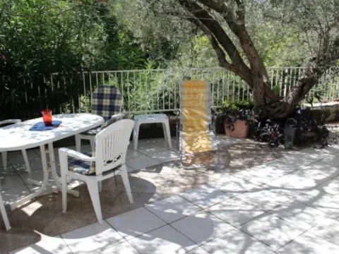 Sale, two bedroom apartment, 60m², Sveti Stefan, Budva