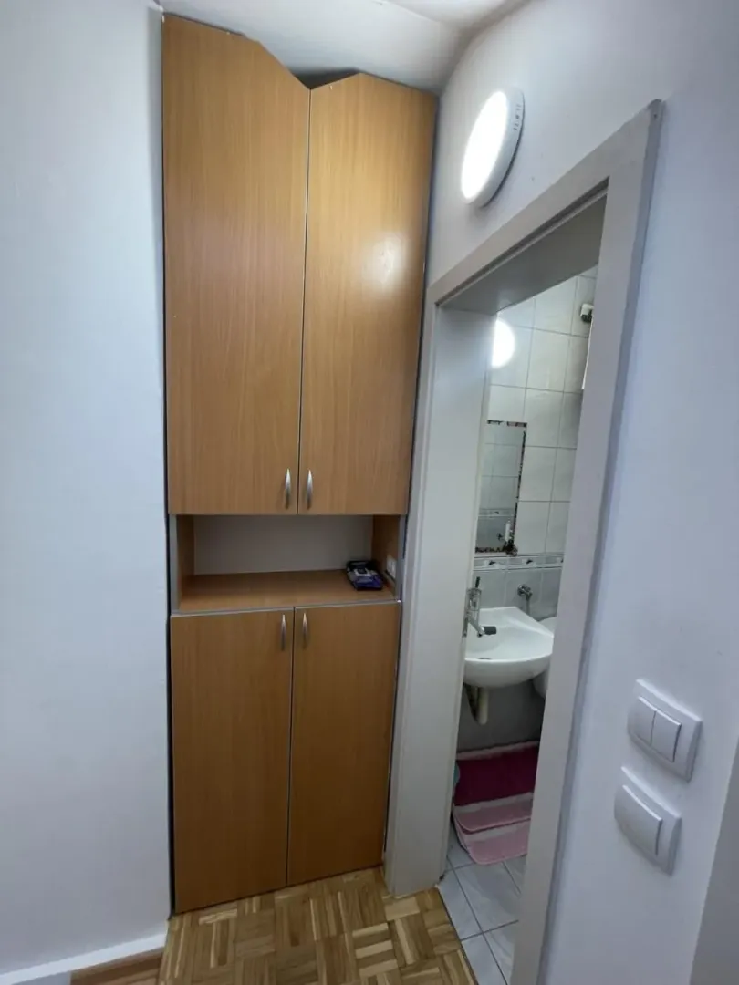 Izdavanje, trosoban stan, 70m², Novi Beograd Blok 62, Novi Beograd Sve Podlokacije