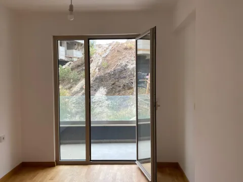 Sale, one bedroom apartment, 48m², Bečići, Budva - image 8