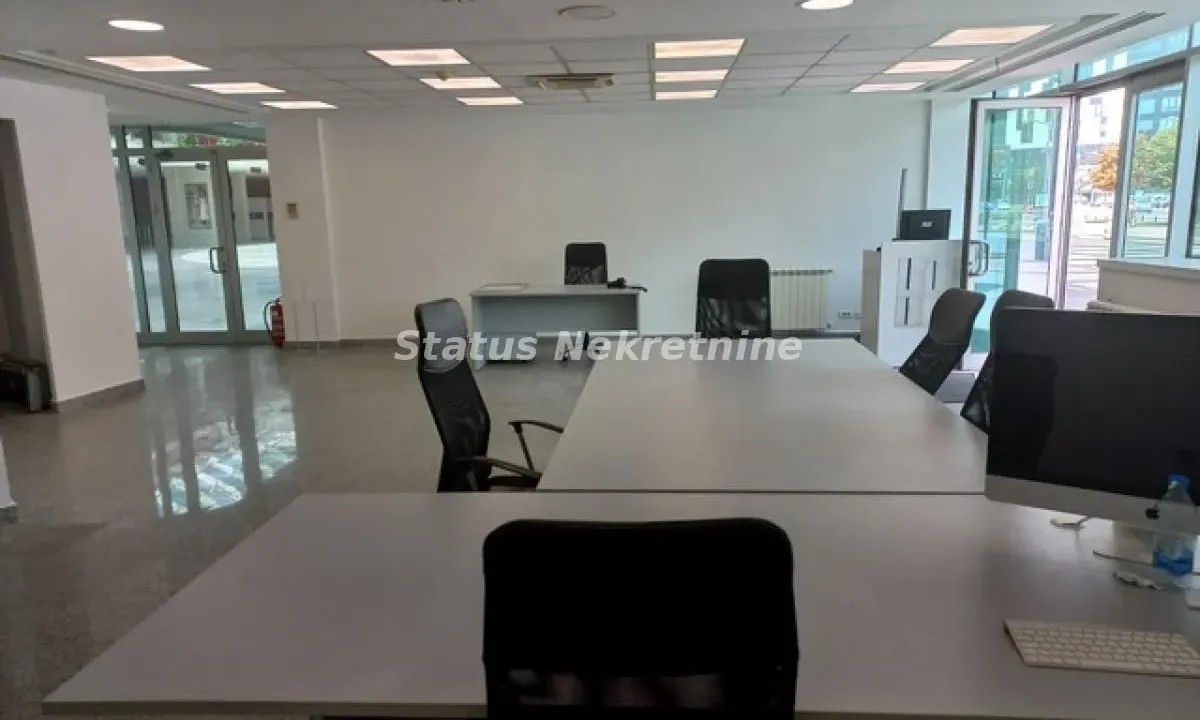 Izdavanje, poslovni prostor, 90m², Sajmište, Novi Sad