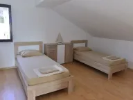 Izdavanje, četvorosoban stan, 210m², Marići, Tivat - image 13