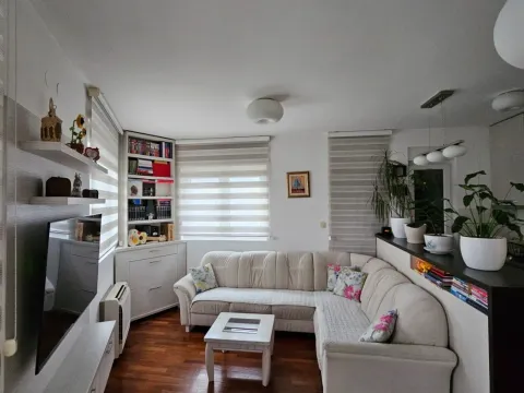 Sale, two bedroom apartment, 56m², Stari Aerodrom, Podgorica - image 2