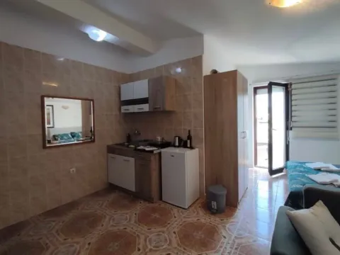 Rent, studio apartment, 30m², Šušanj, Bar - image 4