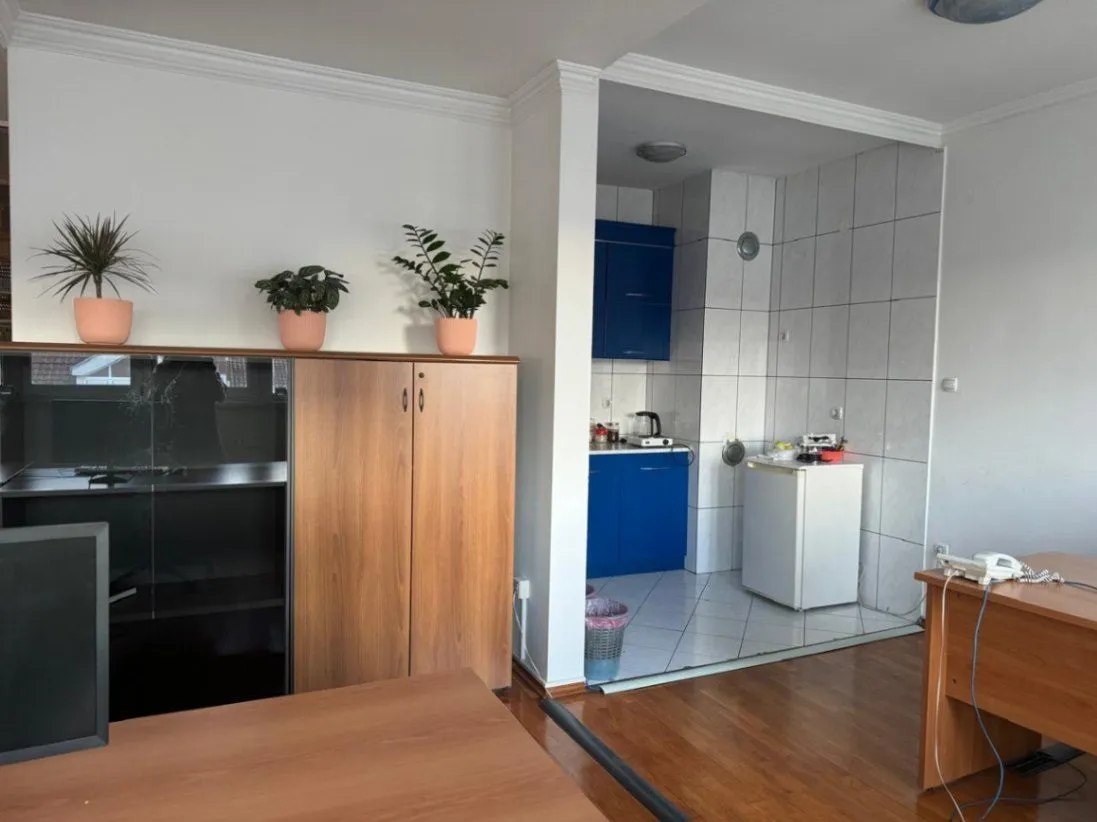 Rent, office space, 84m², Autobuska stanica, Podgorica