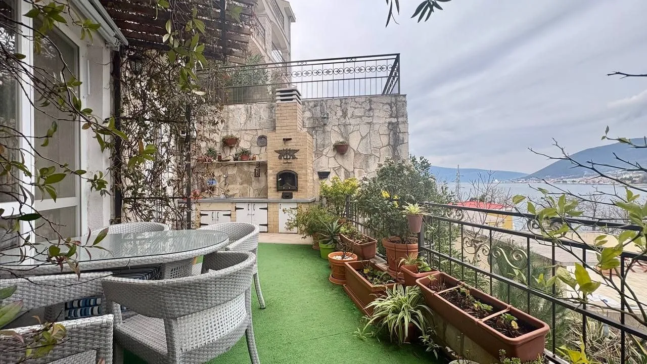 Prodaja, trosoban stan, 180m², Lepetani, Tivat