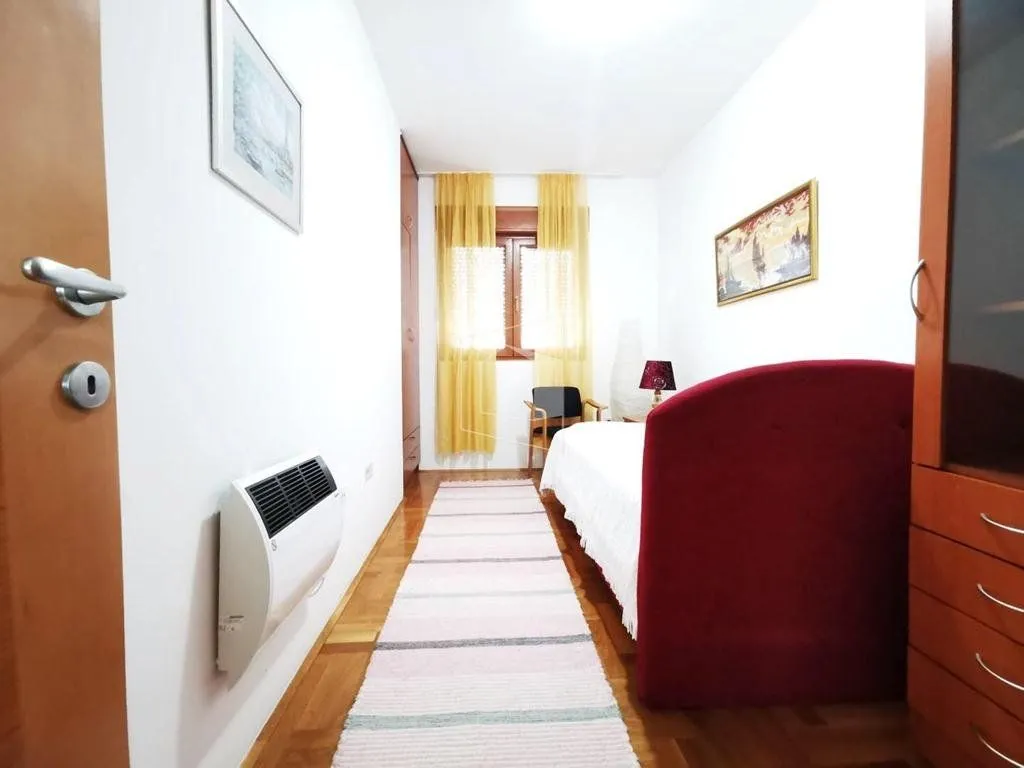 Izdavanje, trosoban stan, 95m², Preko Morače, Podgorica