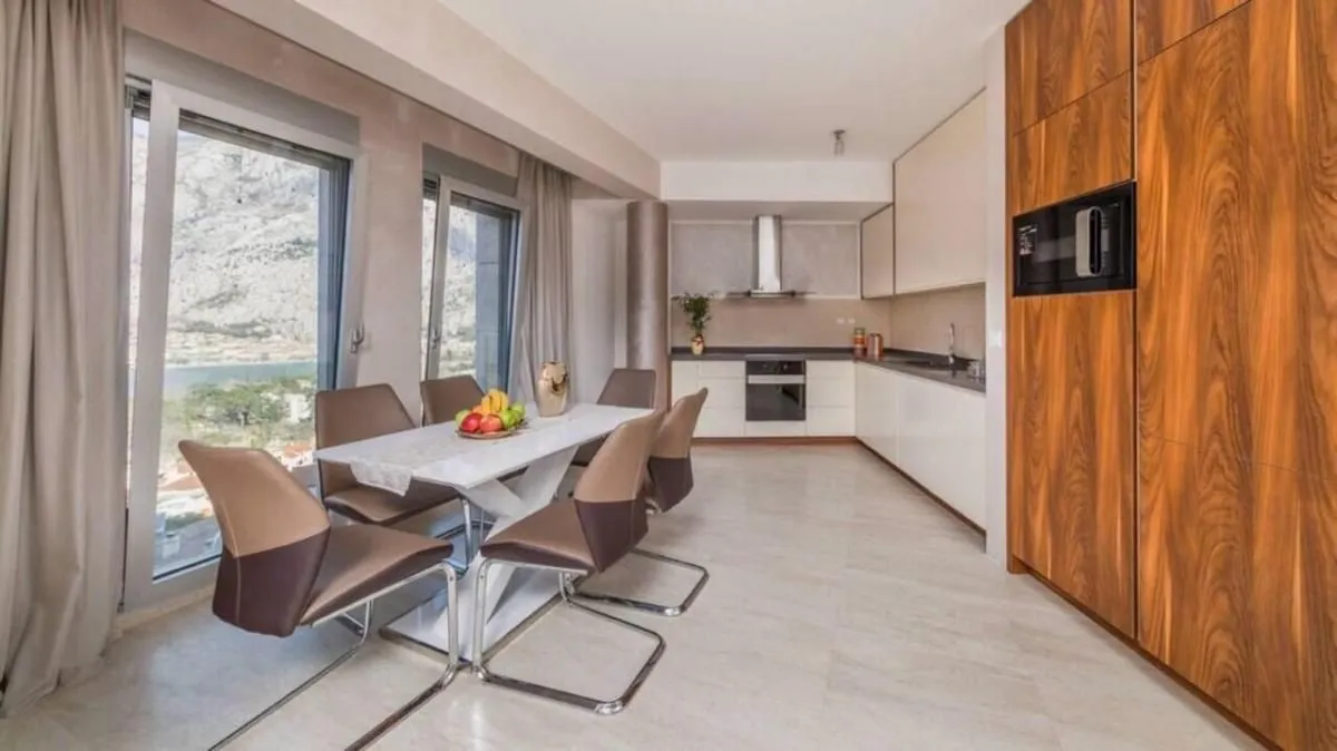 Rent, two bedroom apartment, 82m², Kotor, Crna Gora