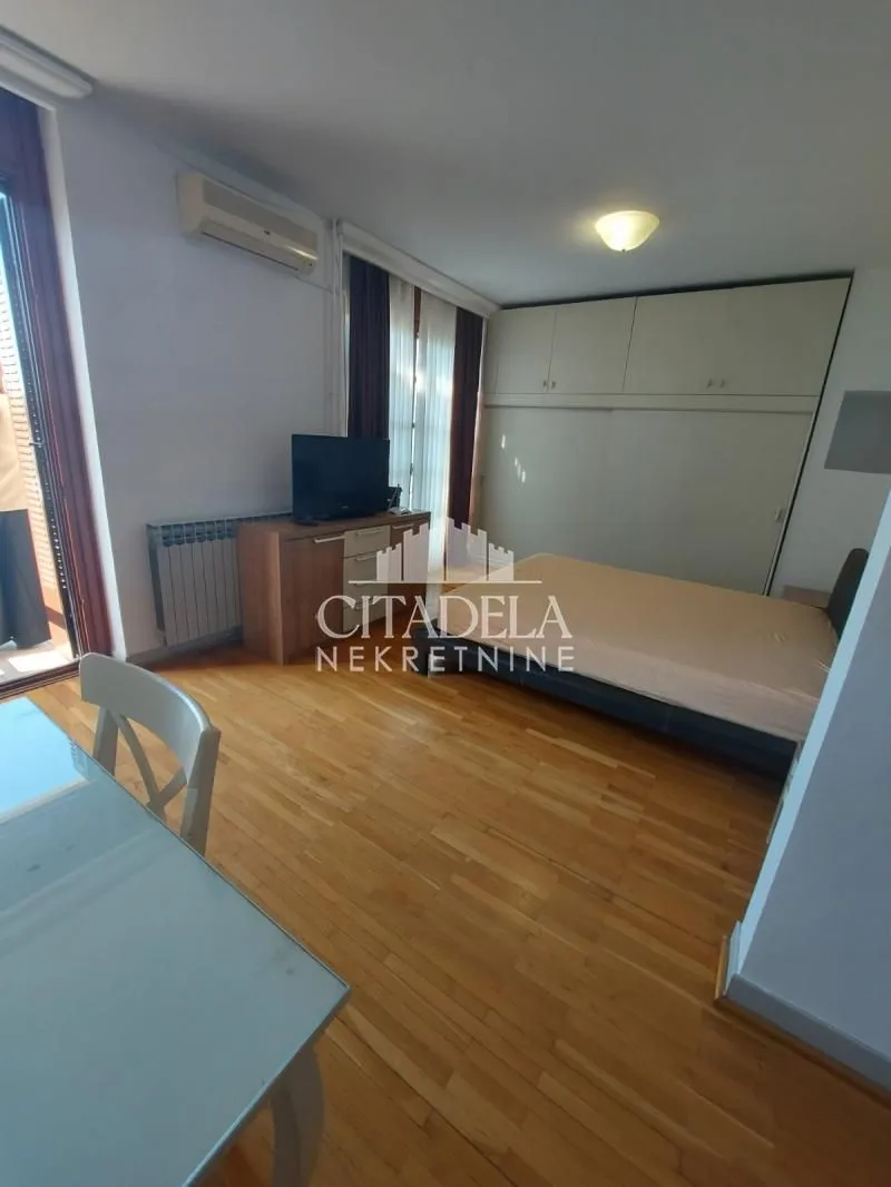 Rent, house, 400m², Savski Venac, Beograd
