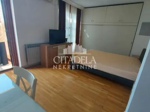 Rent, house, 400m², Savski Venac, Beograd - image 19