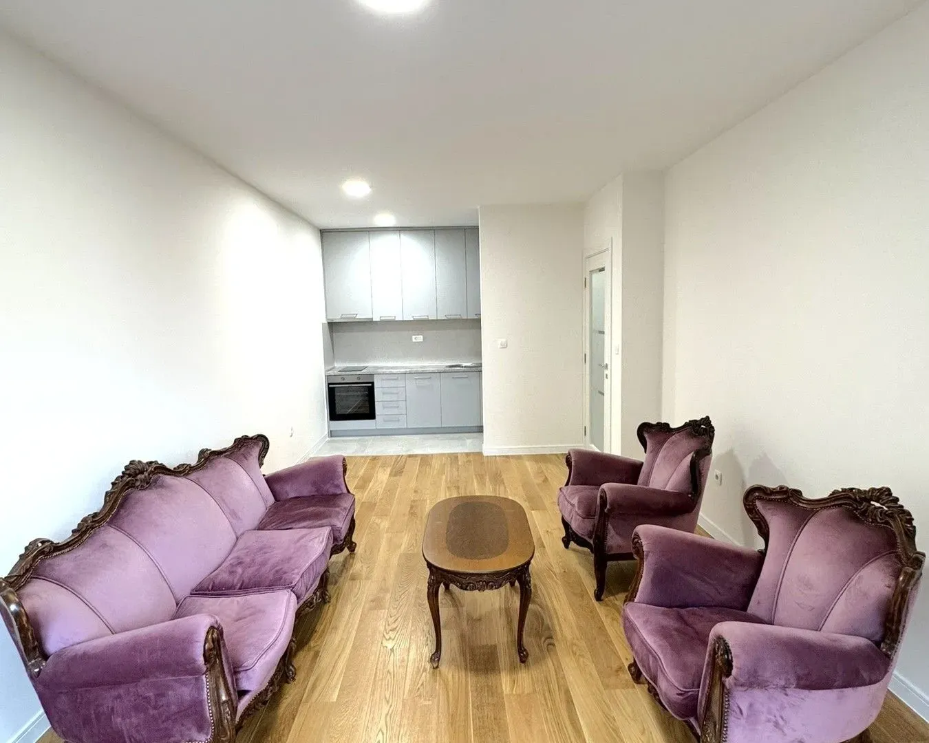 Izdavanje, jednosoban stan, 45m², Central Point, Podgorica