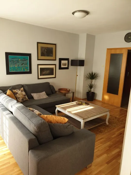 Izdavanje, trosoban stan, 90m², Ljubović, Podgorica
