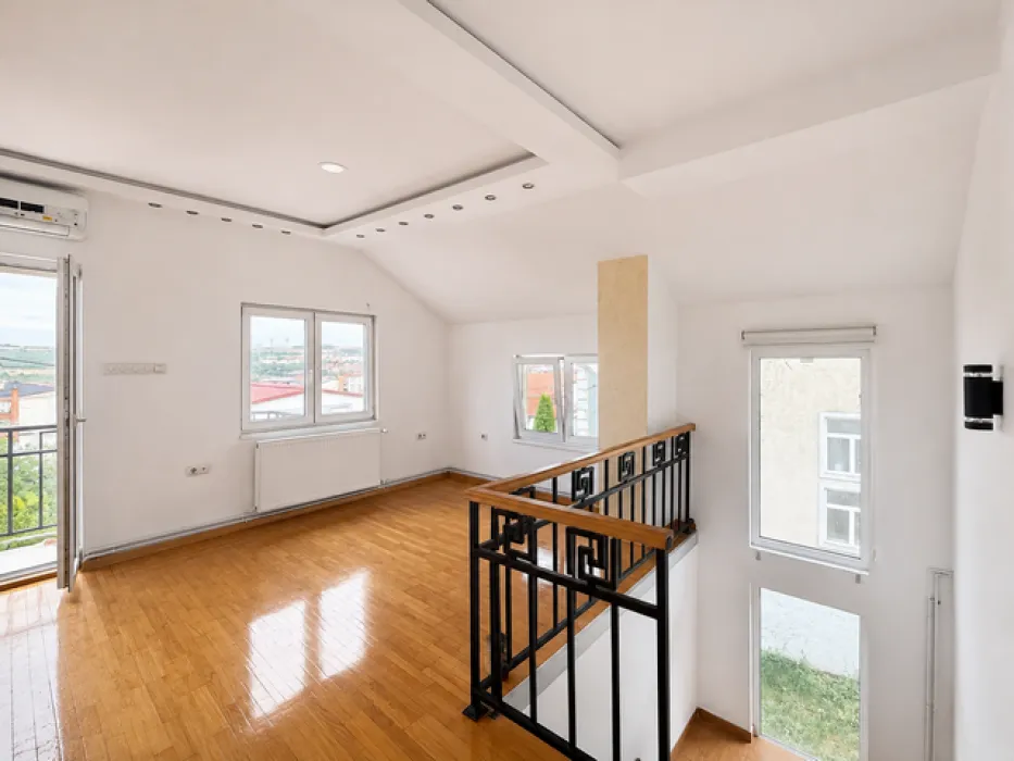 Rent, house, 240m², Zvezdarska Šuma, Zvezdara Sve Podlokacije