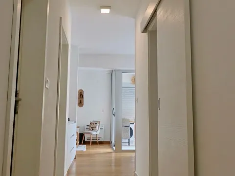 Izdavanje, dvosoban stan, 86m², Dobrota, Kotor - image 6