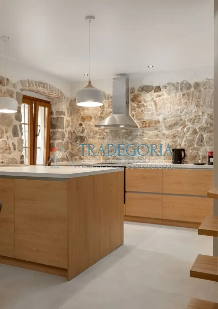 Prodaja, kuća, 170m², Škaljari, Kotor