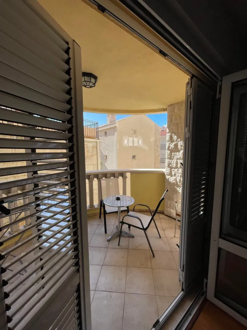 Izdavanje, garsonjera, 46m², Pržno, Budva