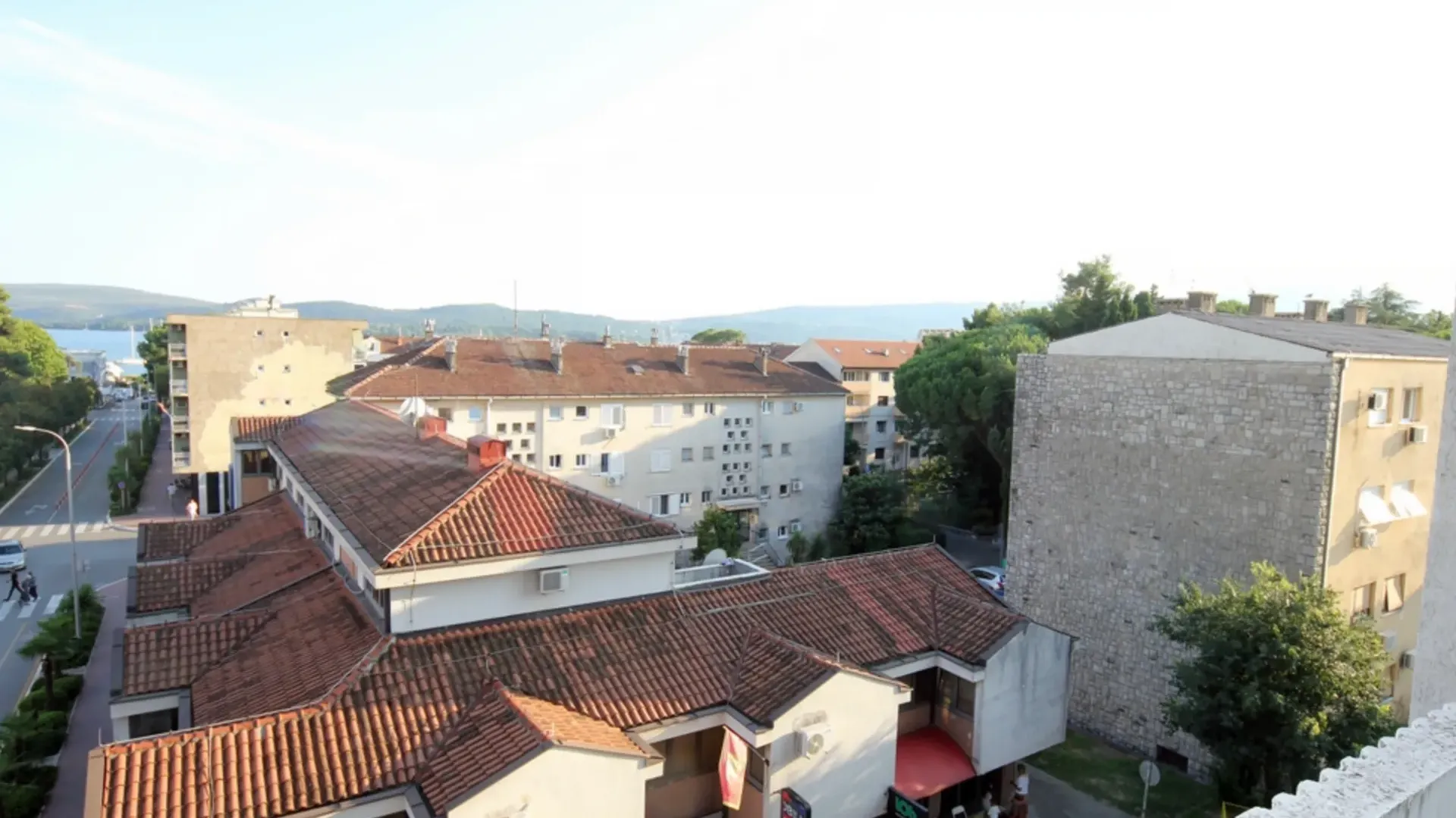 Izdavanje, dvosoban stan, 73m², Centar, Tivat