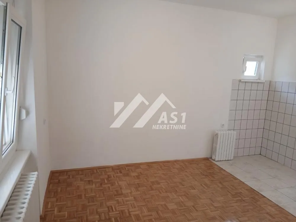 Izdavanje, trosoban stan, 61m², Centar, Novi Sad