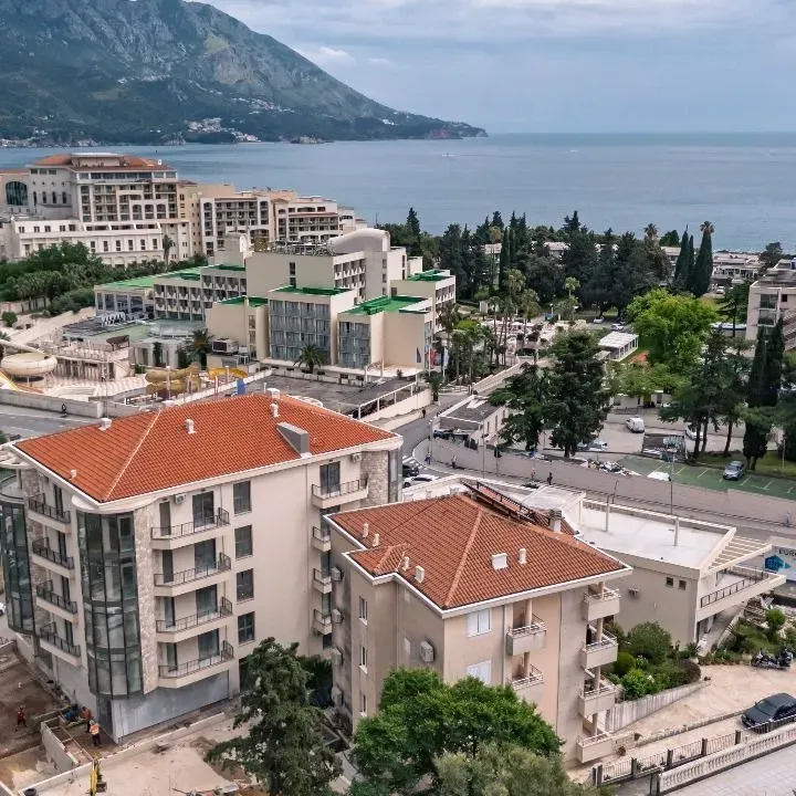 Sale, two bedroom apartment, 77m², Bečići, Budva