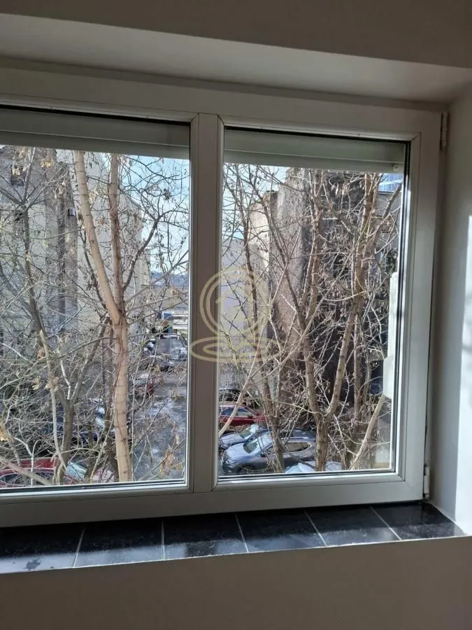 Izdavanje, trosoban stan, 86m², Savski Venac, Beograd