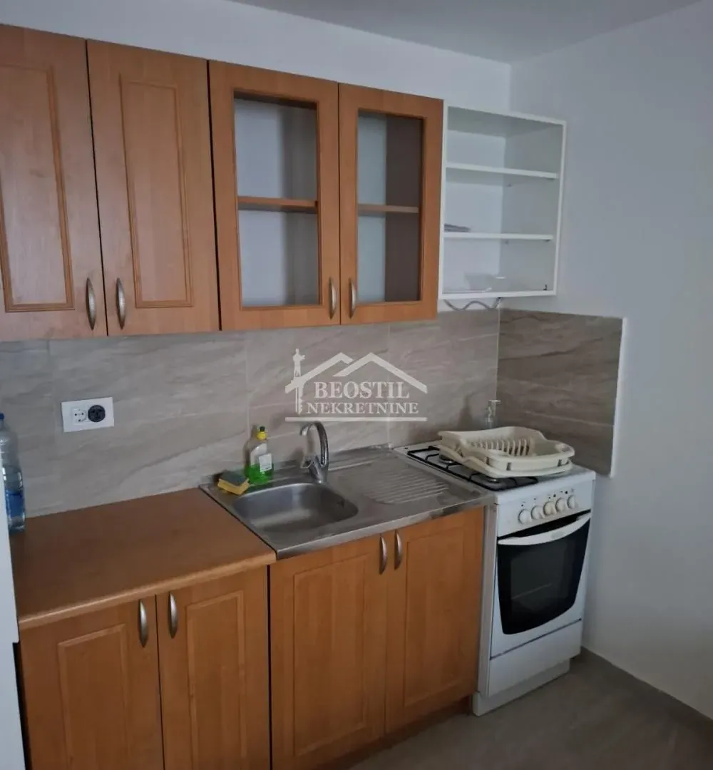 Izdavanje, poslovni prostor, 400m², Ledine, Beograd