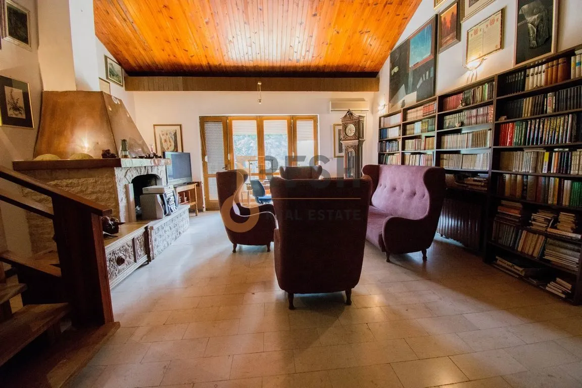 Sale, house, 330m², Masline, Podgorica