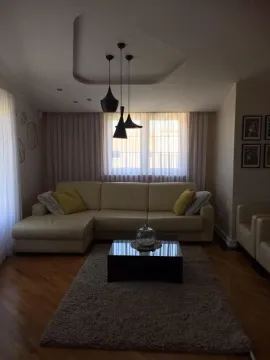 Izdavanje, kuća, 320m², Gornja Gorica, Podgorica - image 11