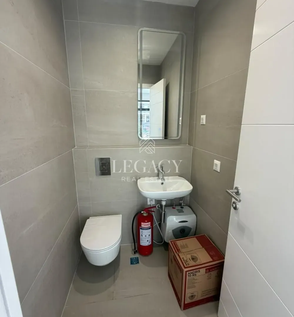 Izdavanje, poslovni prostor, 52m², Novi Beograd Blok 65, Novi Beograd Sve Podlokacije