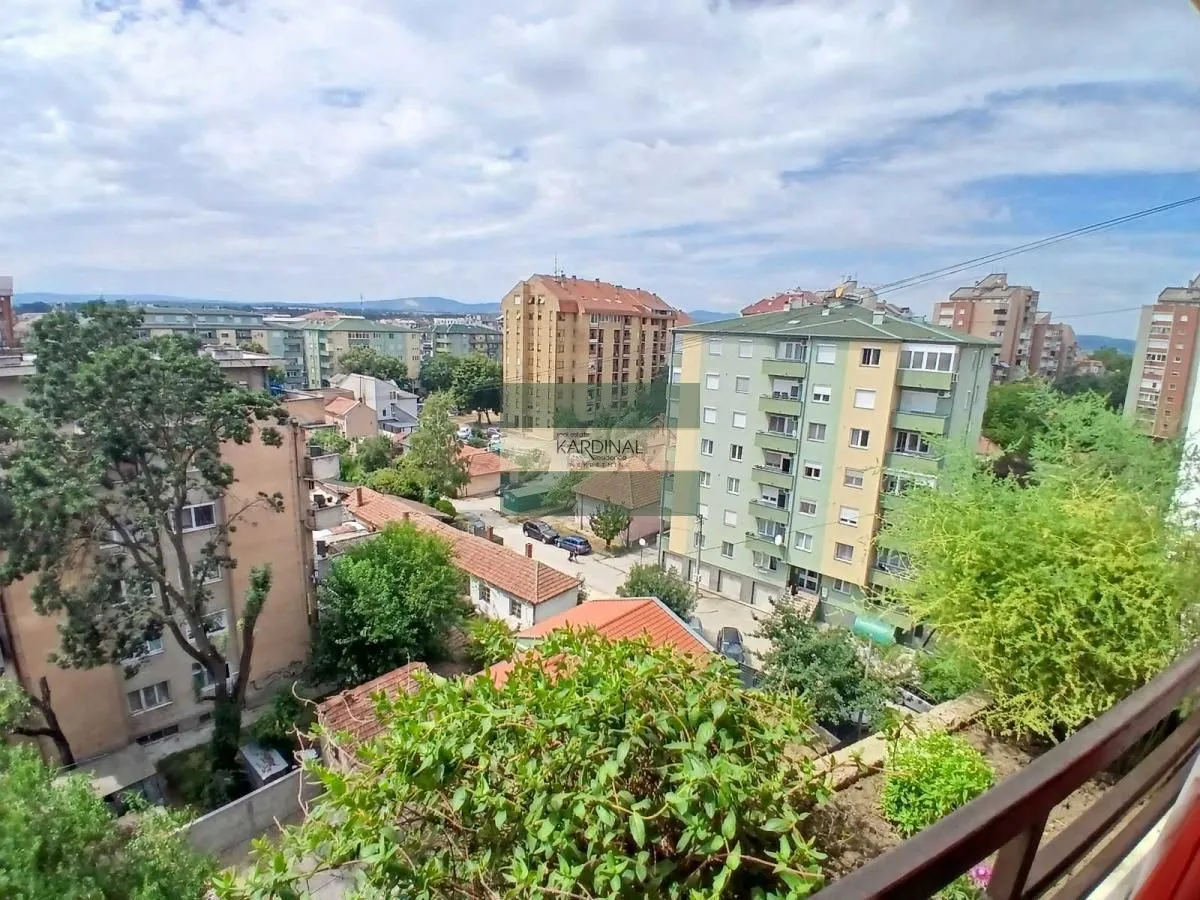 Prodaja, trosoban stan, 73m², Centar, Jagodina