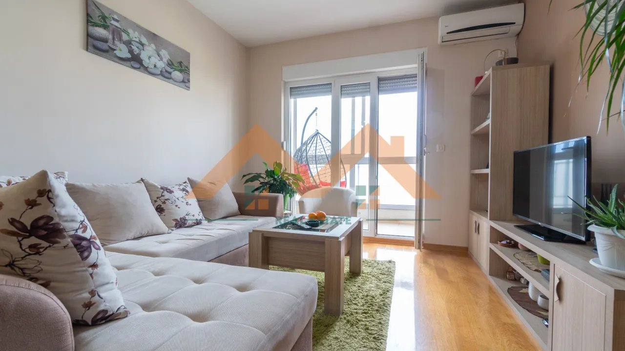 Izdavanje, jednosoban stan, 49m², Blok 6, Podgorica