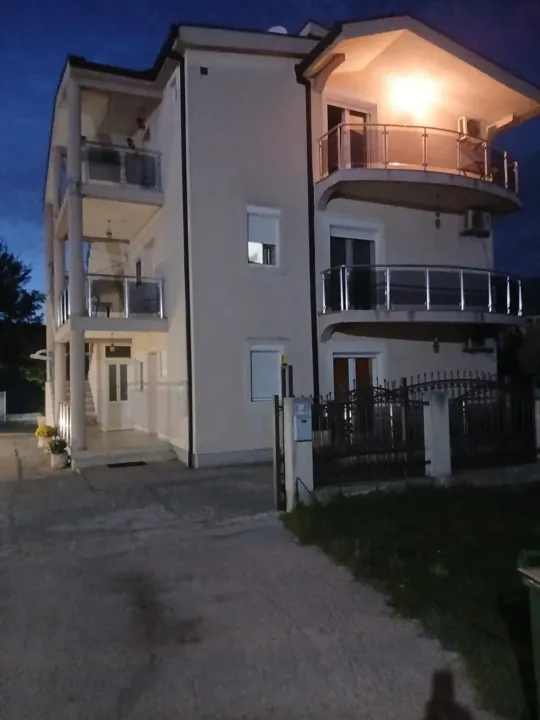Izdavanje, garsonjera, 38m², Bjeliši, Bar