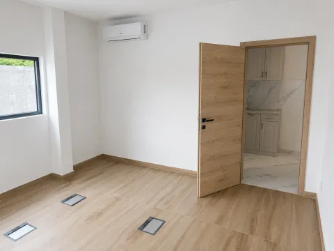 Rent, office space, 300m², Zagorič, Podgorica - image 7