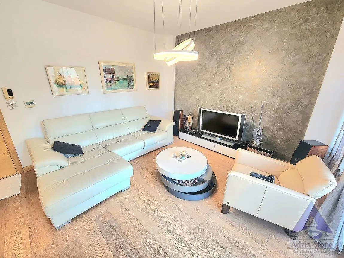 Rent, one bedroom apartment, 49m², Centar, Budva