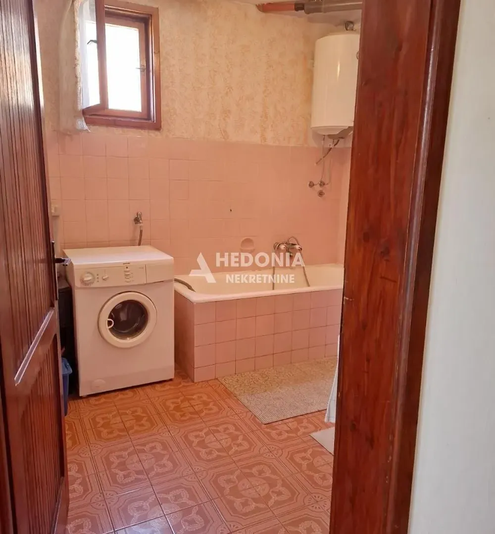 Prodaja, kuća, 176m², Centar, Inđija