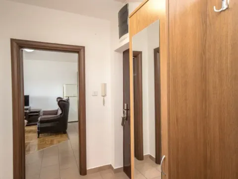 Izdavanje, dvosoban stan, 57m², Kod Big Fashion-a, Podgorica - image 9