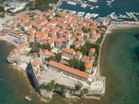 Prodaja, trosoban stan, 86m², Budva, Crna Gora - image 12