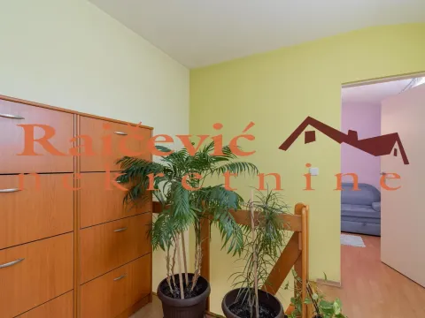 Izdavanje, trosoban stan, 65m², Kluz, Zvezdara Sve Podlokacije - image 16