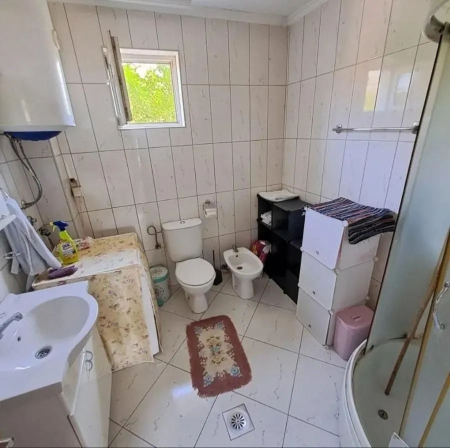 Izdavanje, kuća, 130m², Tološi, Podgorica