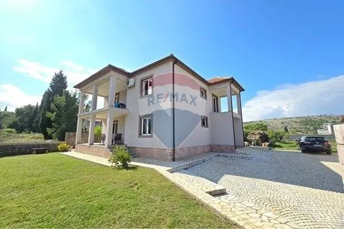 Izdavanje, kuća, 242m², Zagorič, Podgorica