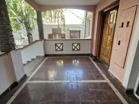 Izdavanje, kuća, 343m², Slavujev Venac, Zvezdara Sve Podlokacije - image 8