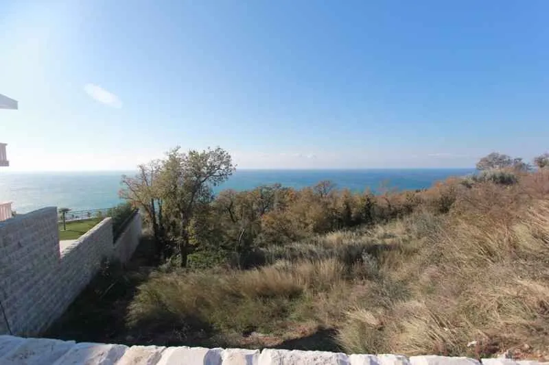 Pogled na more sa parcele.