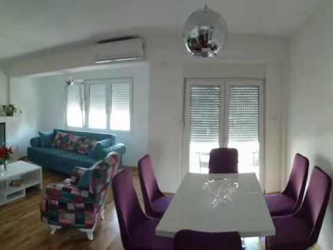 Izdavanje, dvosoban stan, 70m², Centar, Tivat - image 6