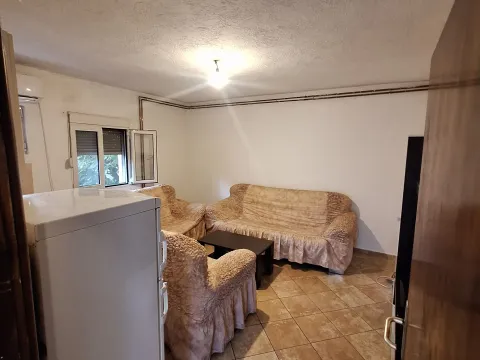 Izdavanje, kuća, 45m², Tološi, Podgorica - image 6