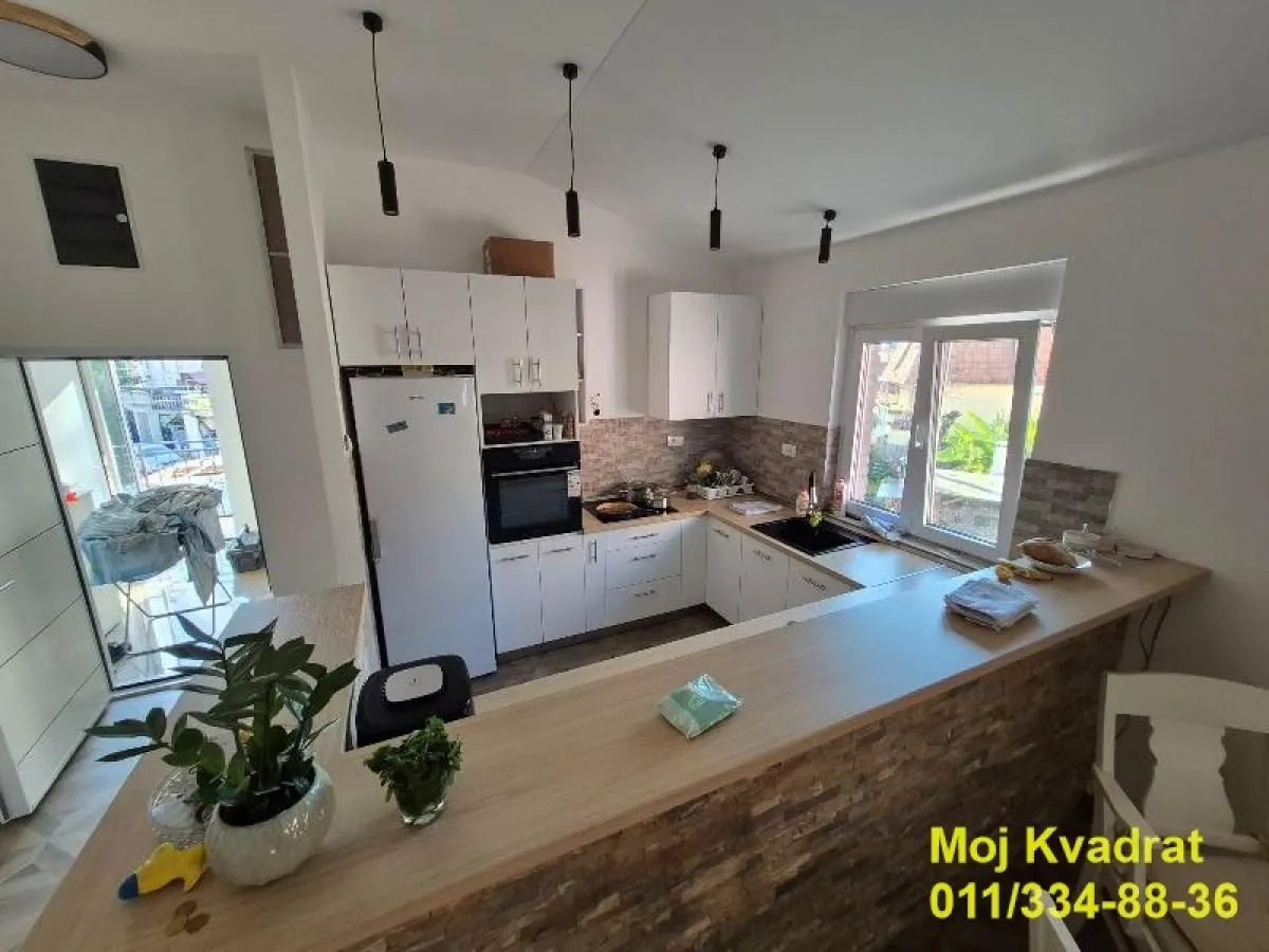 Sale, four bedroom apartment, 105m², Zemun Sve Podlokacije, Beograd